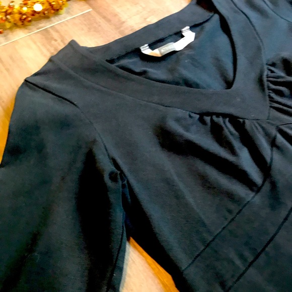 ATHLETA !!  Black Dress  - long sleeve - v-neck 👗🖤 - Picture 2 of 3